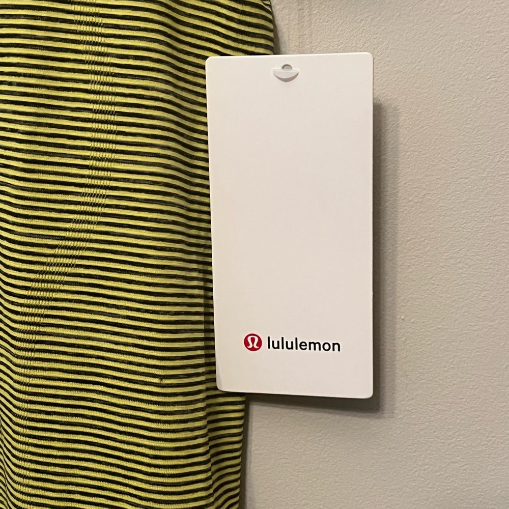 NWT Lululemon Swiftly Tech 2.0 Size 2 Yellow & Black Athletic Shirt (fitted) - Picture 4 of 9